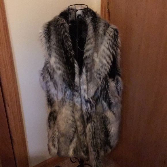 Live a Little Jackets & Blazers - Faux Fur Vest❤️